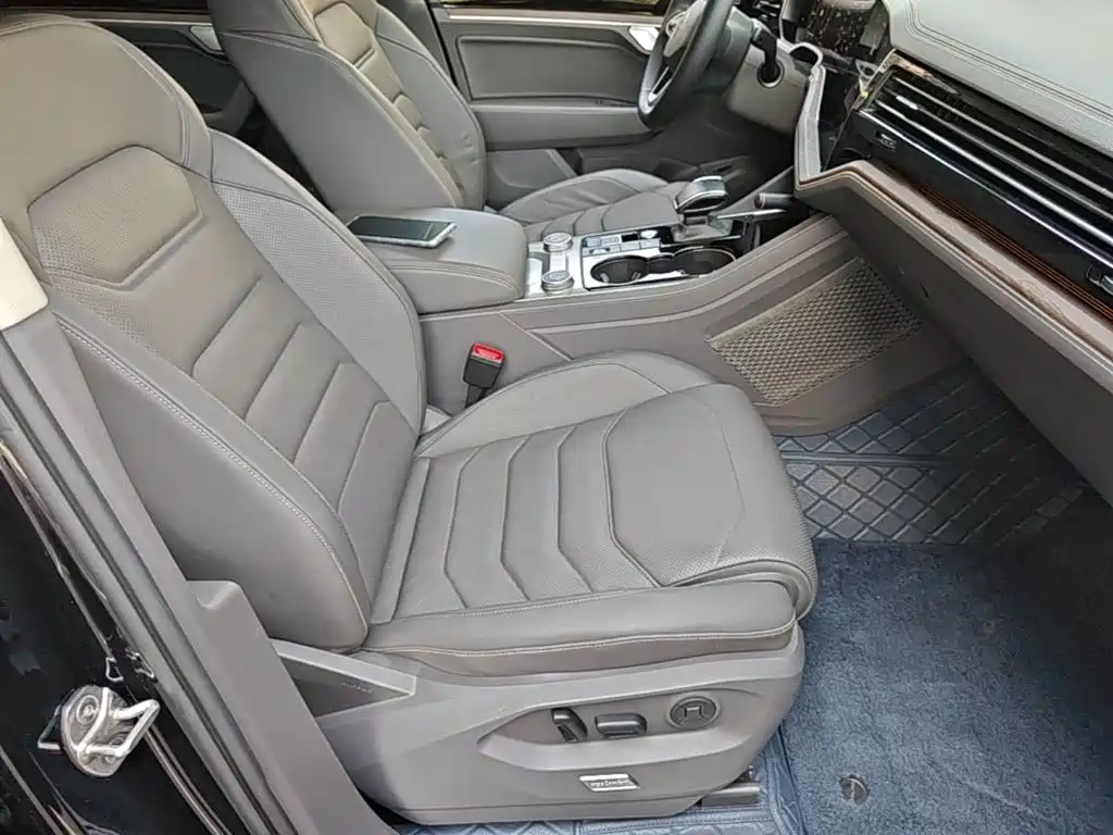 Фото 25 - Volkswagen Touareg