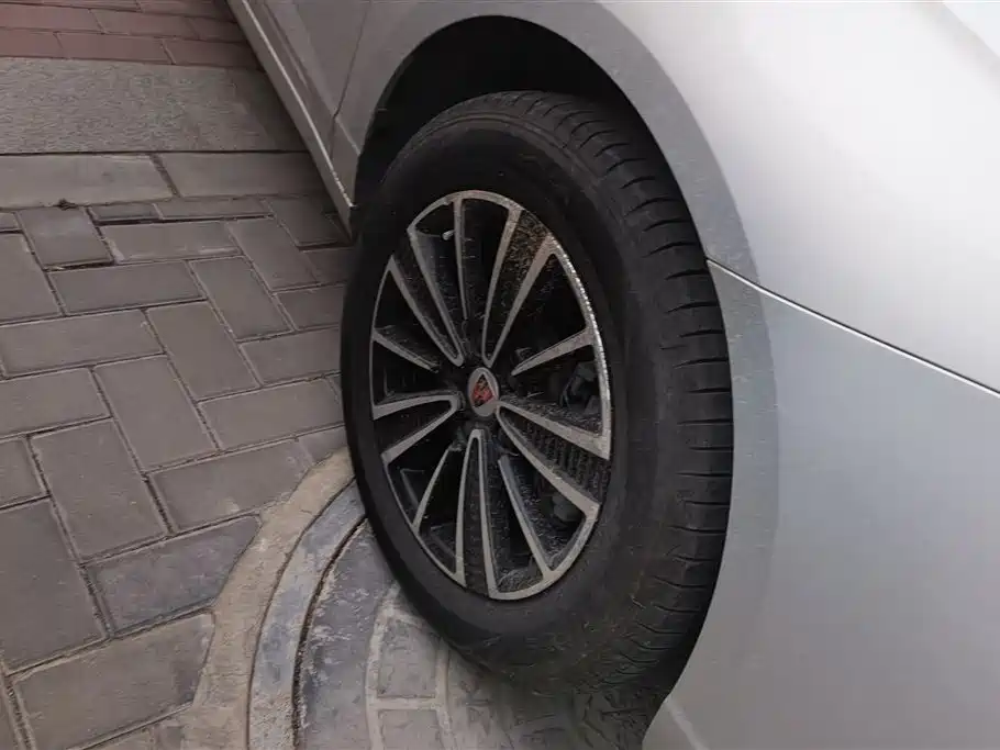 ROEWE EI5