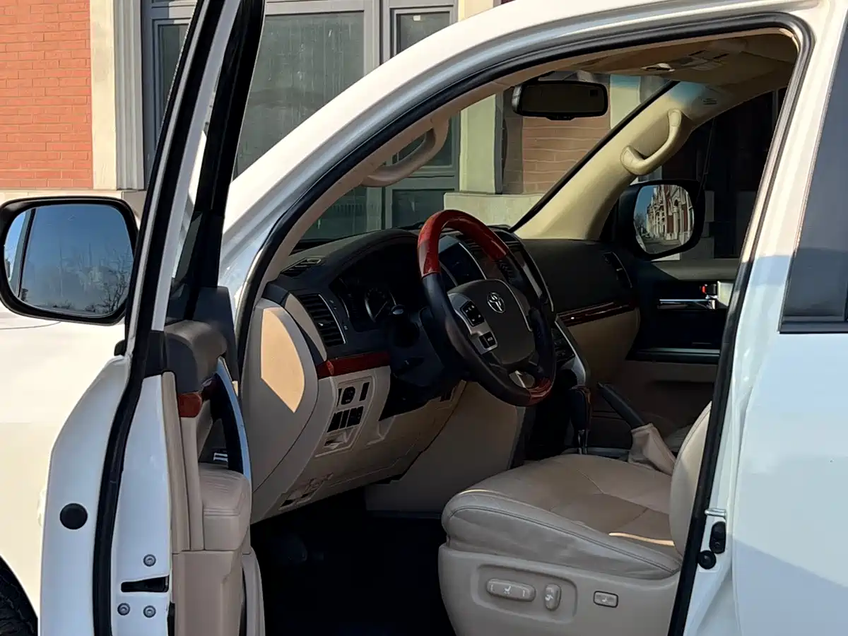 Toyota Land Cruiser 2012 4.0L Automatic VX фото 15
