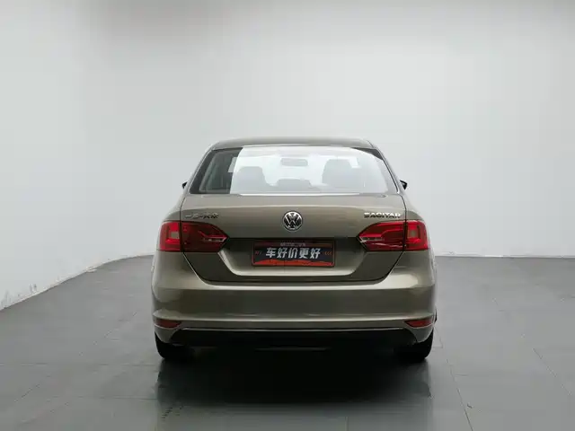 Volkswagen Sagitar 2012 1.6L Automatic Comfort Type — фото 4