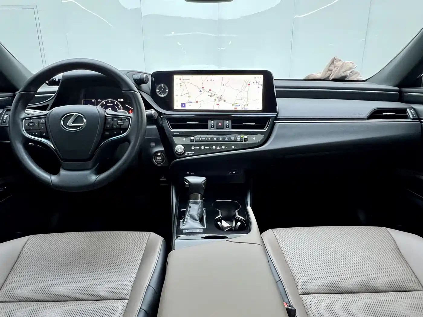Lexus ES 2023 200 Excellence Edition фото 5