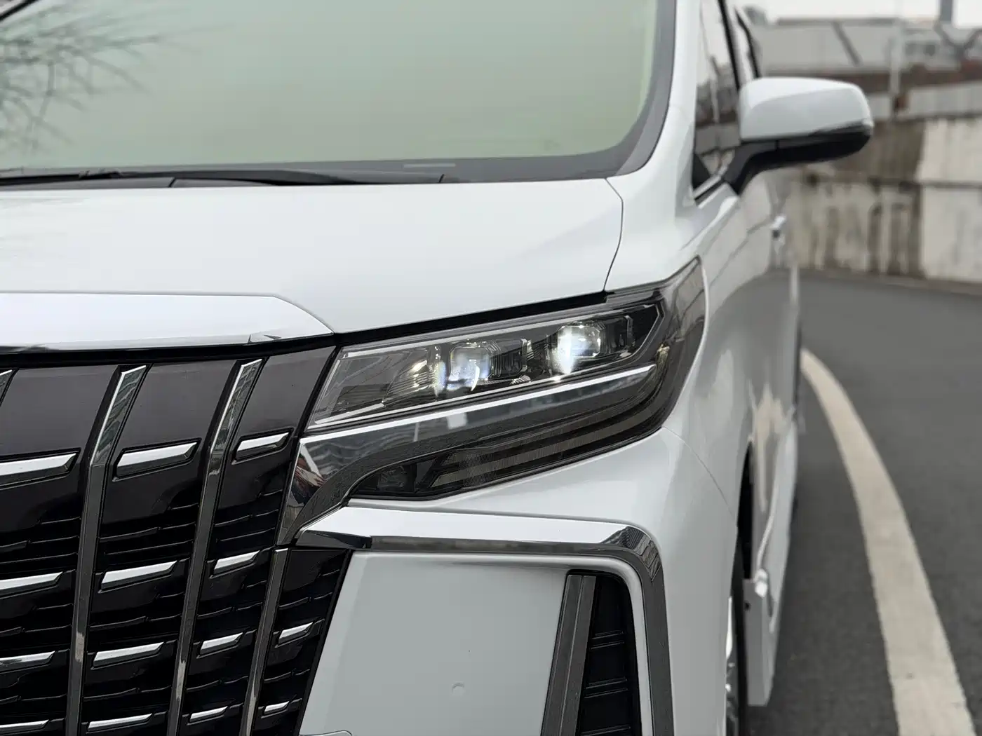 Toyota Alphard 2019 Hybrid 2.5L Premium Edition фото 10