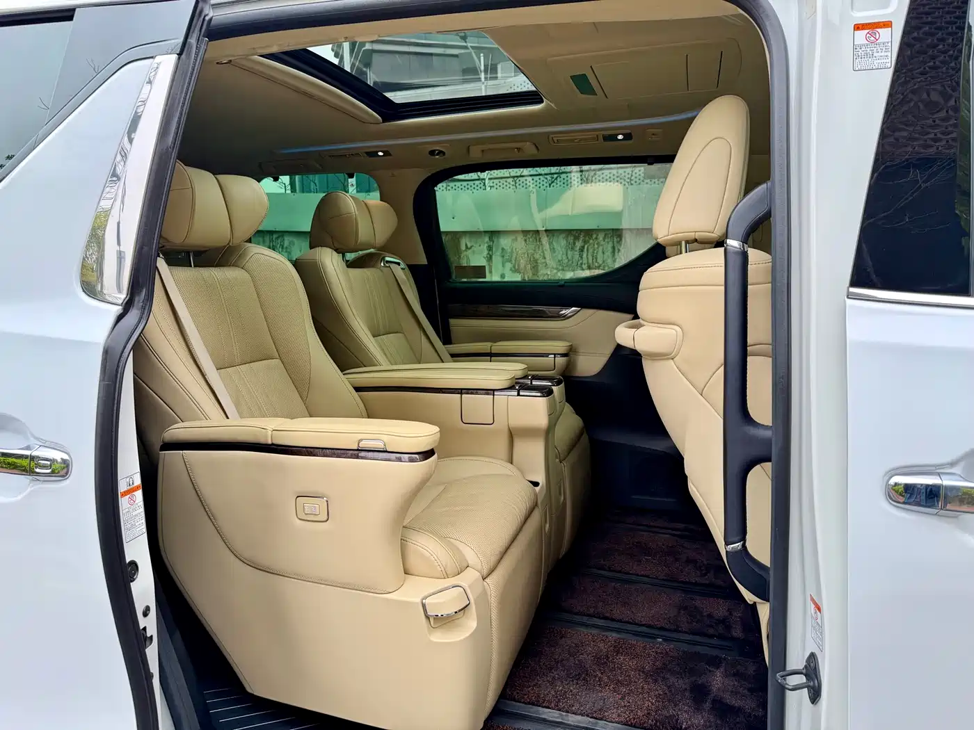 Toyota Alphard 2019 Hybrid 2.5L Premium Edition фото 25