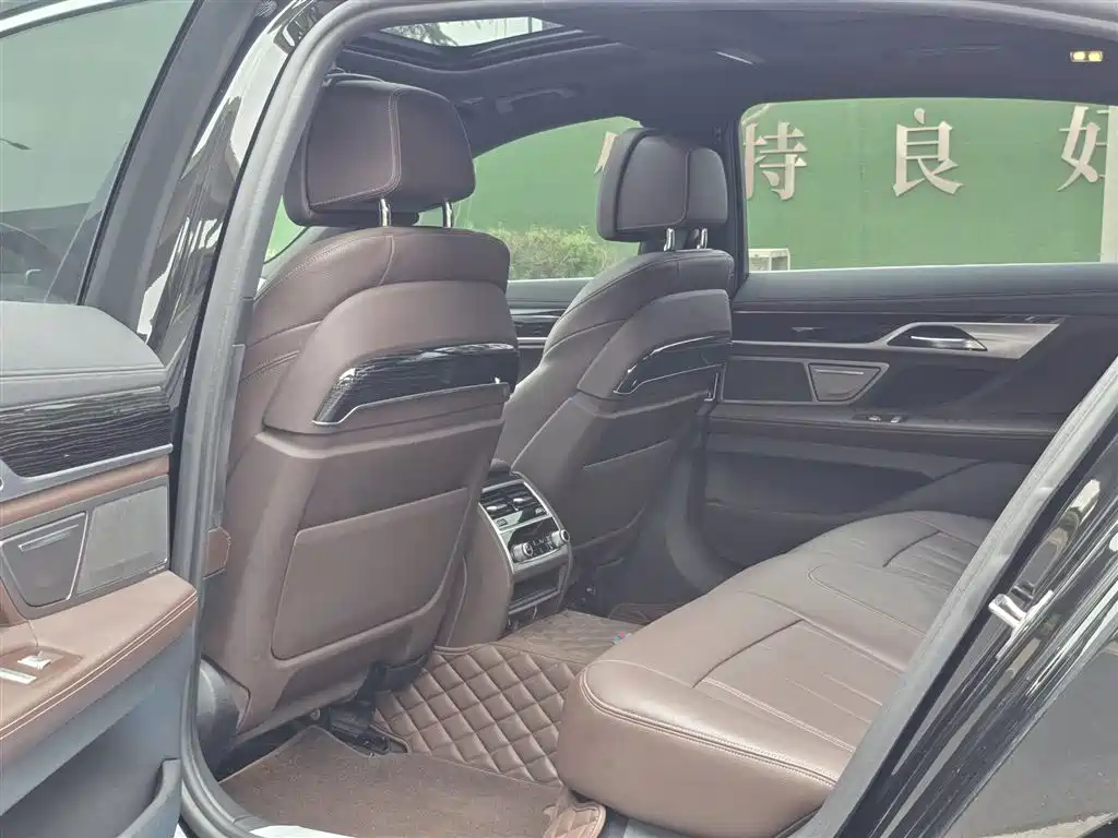 BMW 7 Series 2018 730Li Leading Type M Sport Package фото 13