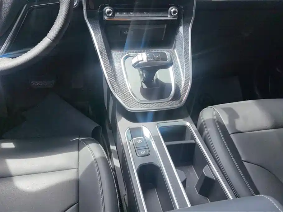 Haval M6 2023 PLUS 1.5T DCT Luxury Smart Connect фото 16