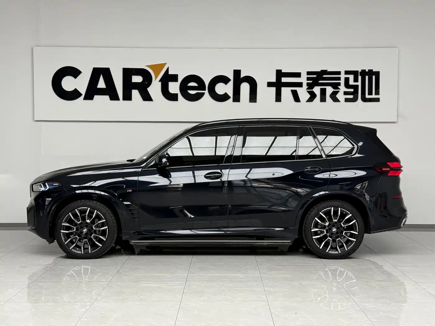 BMW X5 2023 xDrive 40Li M Sport Black Night Package фото 3