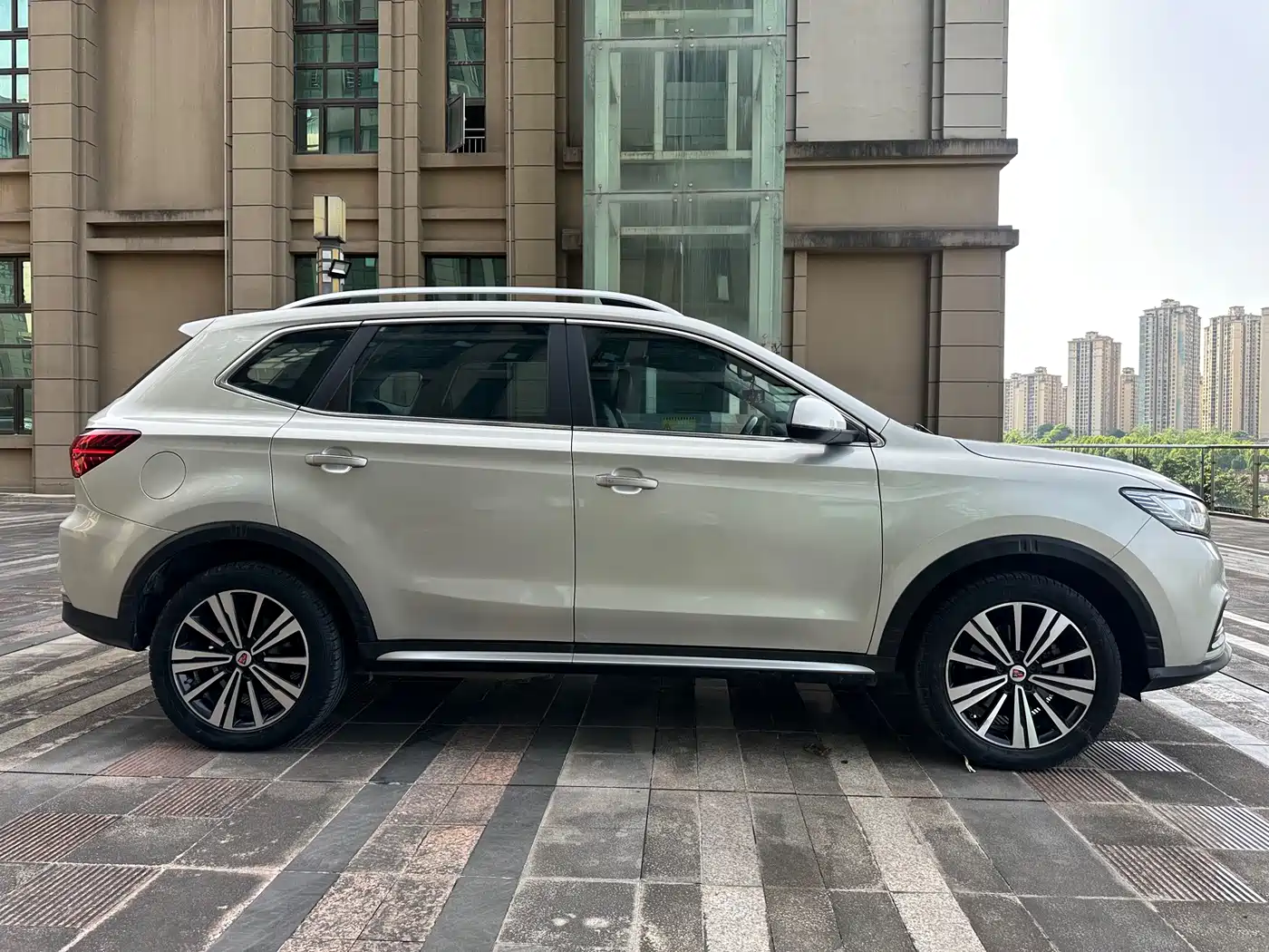 ROEWE RX5 NEW ENERGY