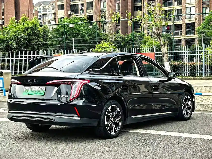 Hongqi E-QM5 2022 431km Charging Enjoyment Edition фото 7