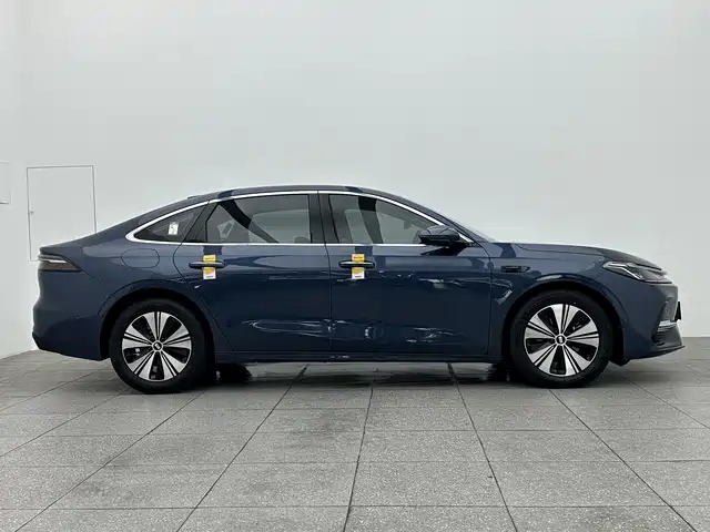 Geely Galaxy Galaxy A7 2025 EM-i 150km Explorer+ Edition фото 7