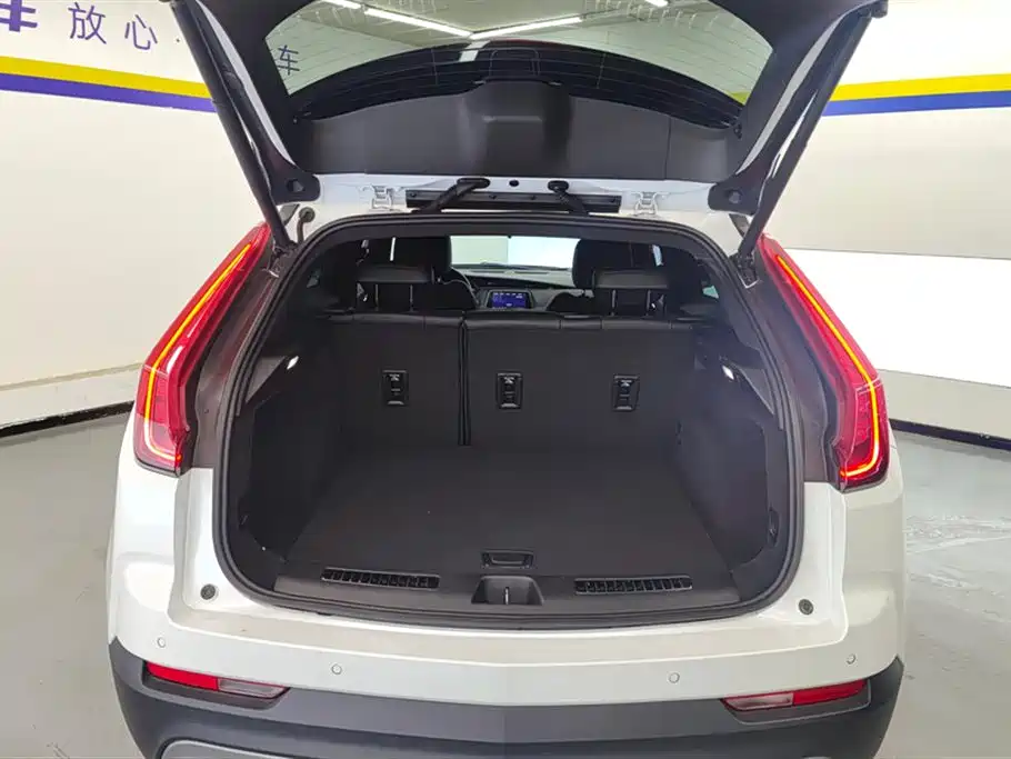 Cadillac XT4 2022 28T FWD Luxury фото 4