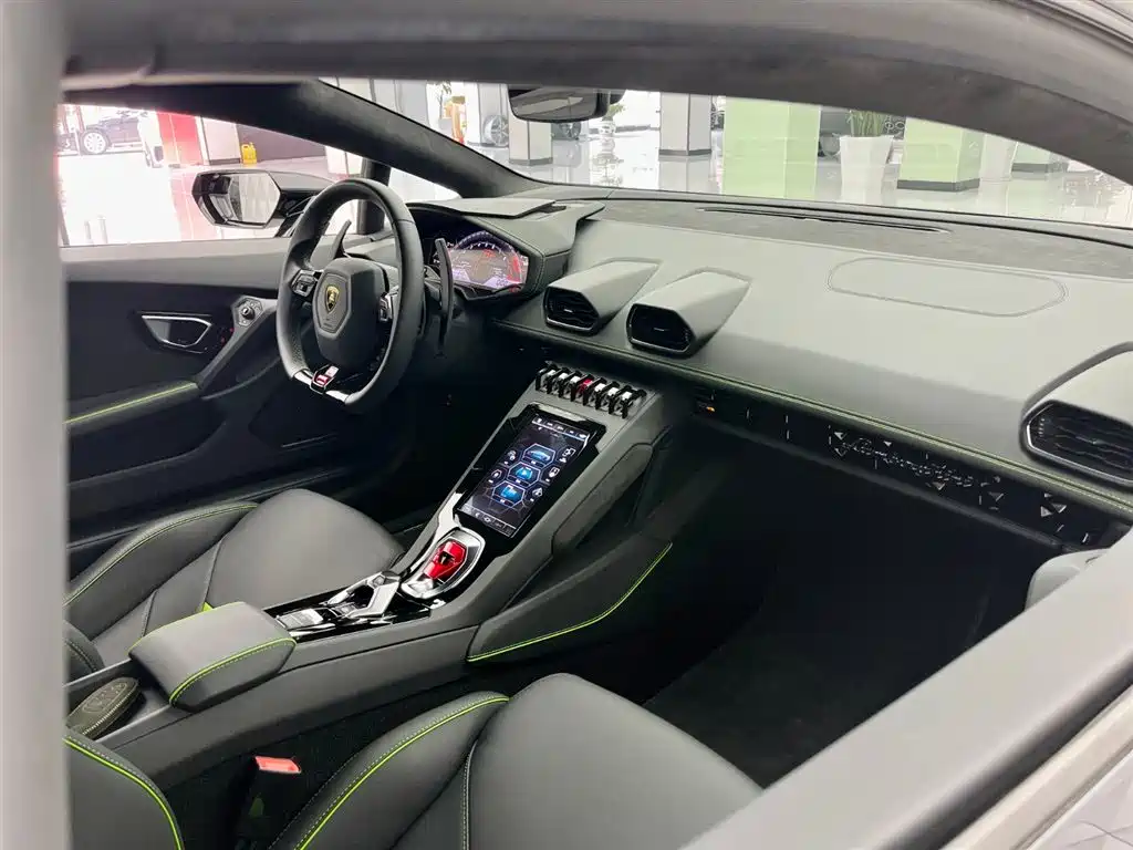 LAMBORGHINI HURACÁN