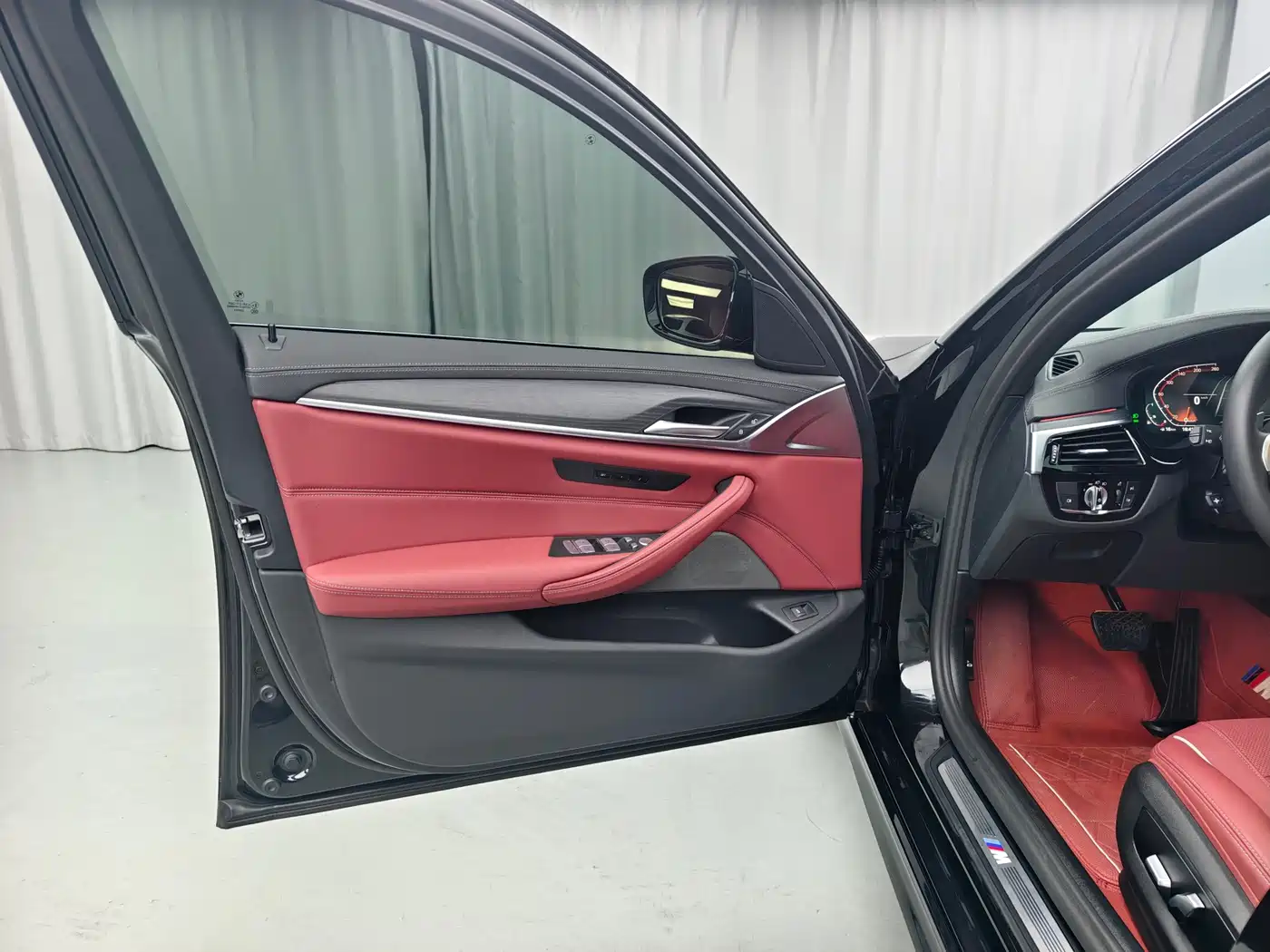 BMW 5 Series 2023 530Li Leading M Sport Package фото 7