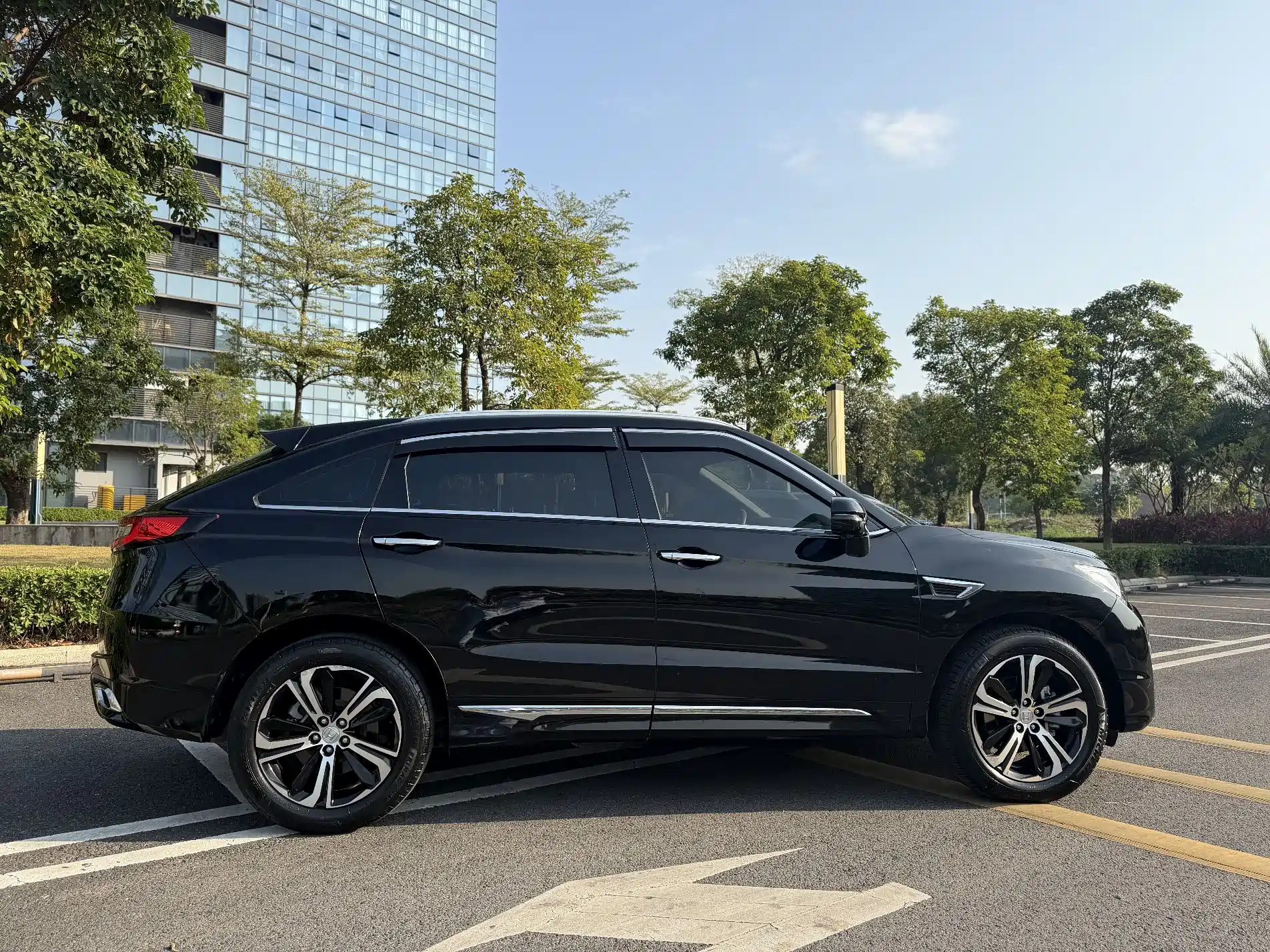 Фото 4 - Honda UR-V