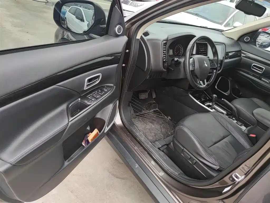 Mitsubishi Outlander 2018 2.0L 2WD Glory Edition 5-seater фото 16
