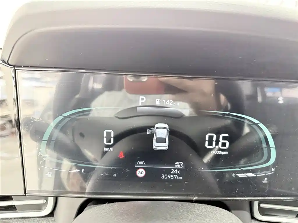 Hyundai Elantra 2023 Model 1.5L CVT LUX Premium Edition фото 9