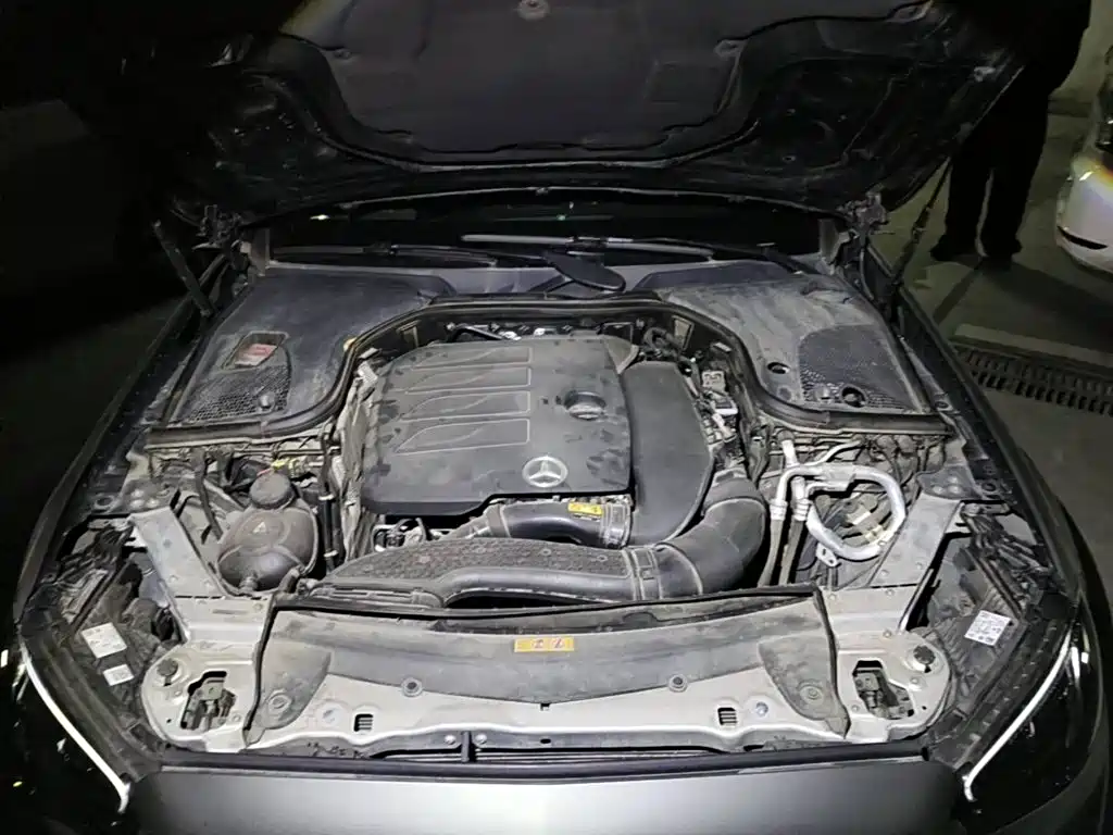 Фото 3 - Mercedes-Benz E-Class