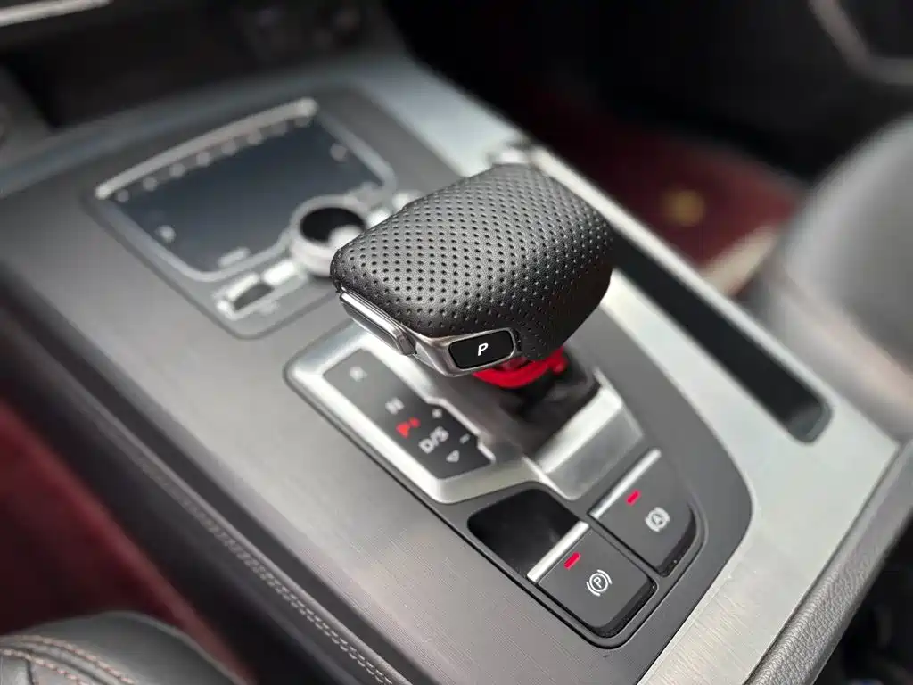 Audi Q5L 2020 Facelift 40 TFSI Honor Fashion фото 12