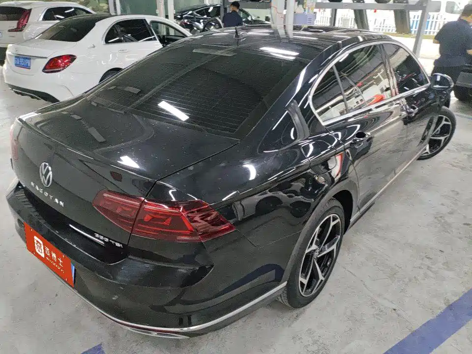 Volkswagen Magotan 2023 2 Million Units Anniversary Edition 330TSI DSG Leading Type фото 2