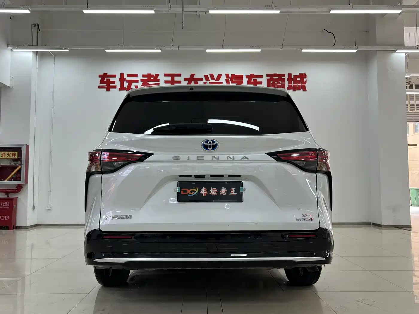 Toyota Sienna 2023 2.5L Hybrid Luxury Edition фото 8