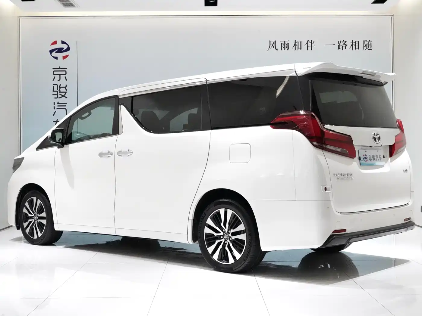 Toyota Alphard 2021 Hybrid 2.5L Premium фото 12