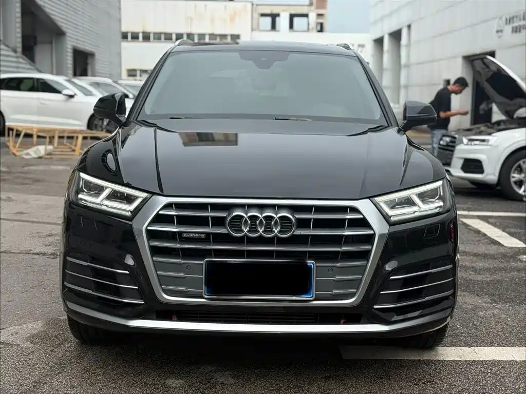 Audi Q5L 2020 Facelift 40 TFSI Honor Fashion фото 2