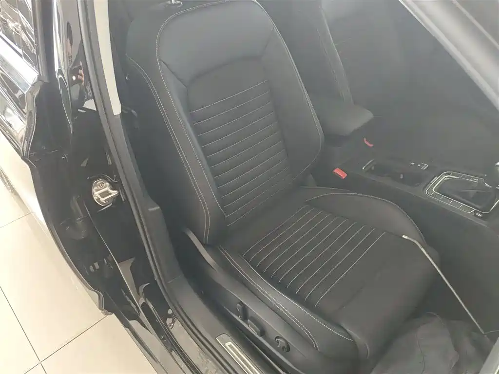 Volkswagen Magotan 2020 330TSI DSG Luxury фото 25