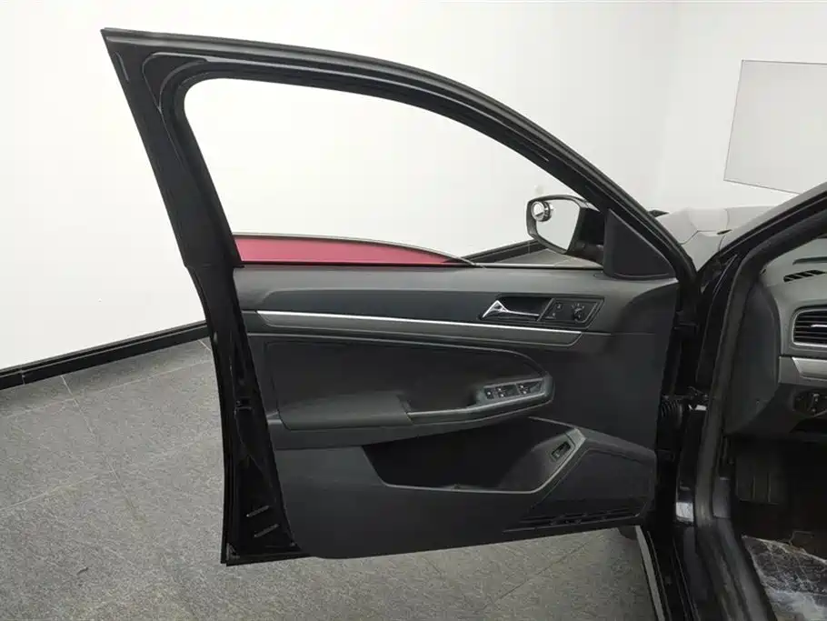 Volkswagen Lavida 2015 1.6L Automatic Trend Edition фото 7