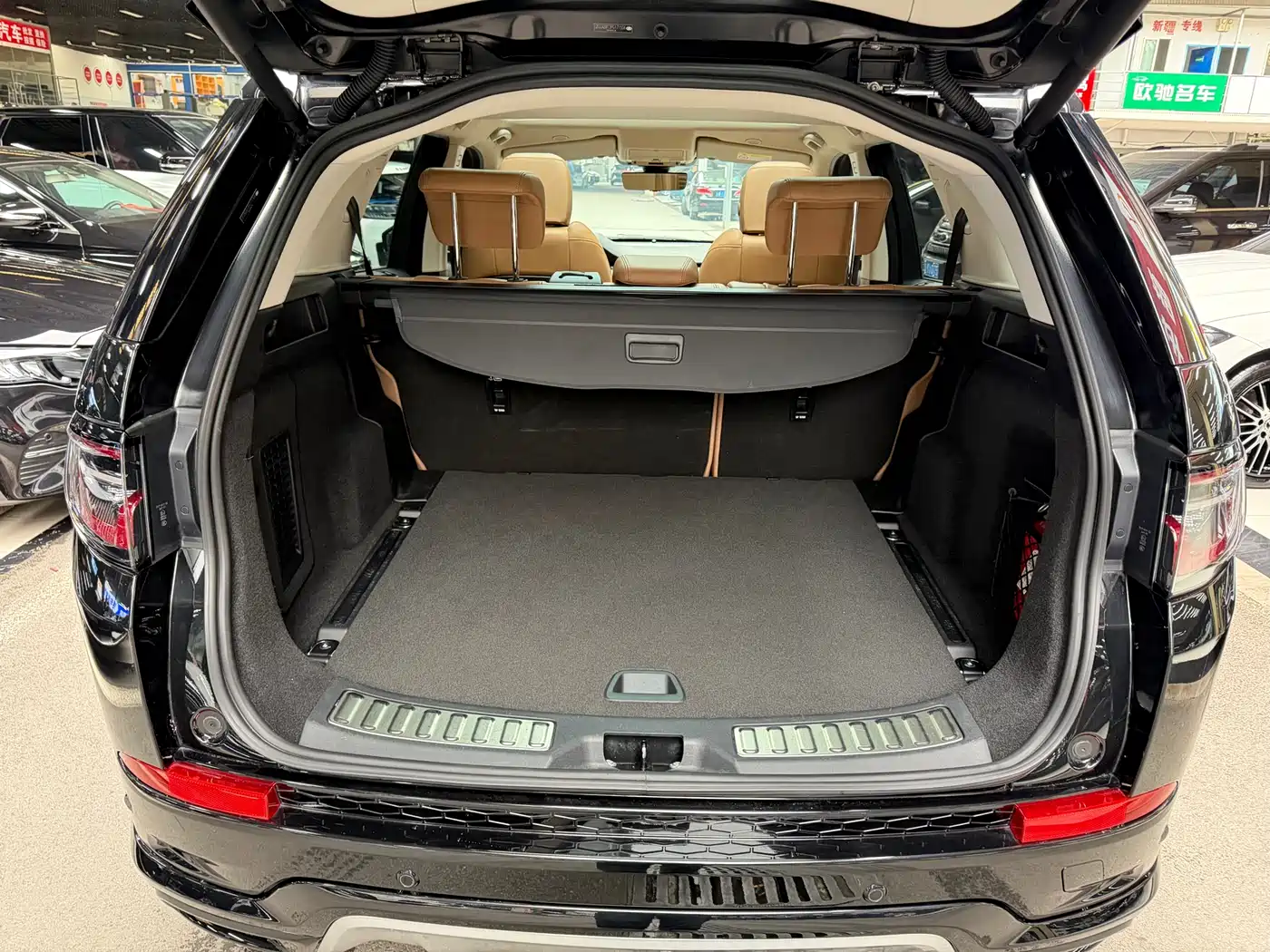Land Rover Discovery Sport 2024 Luxury Custom Edition фото 33