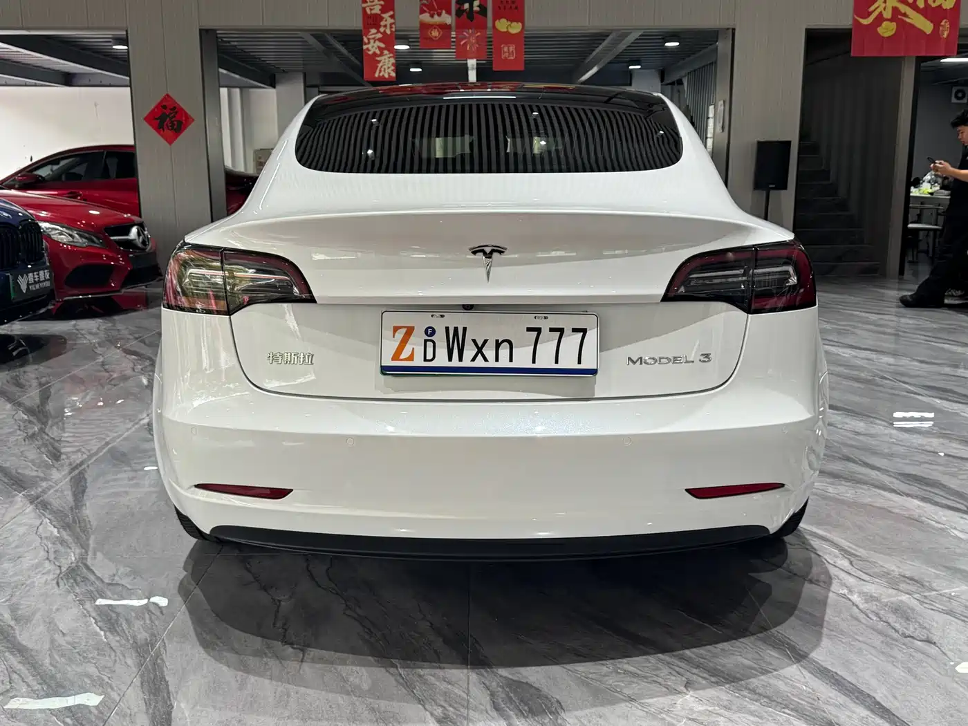 TESLA MODEL 3