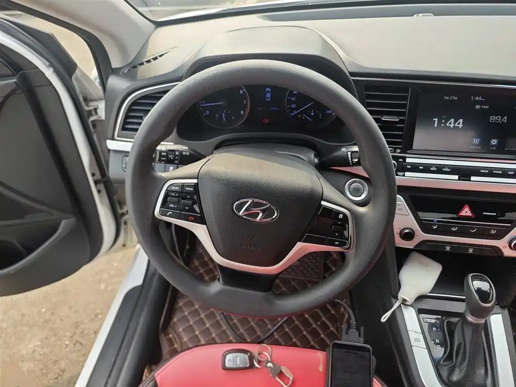 Hyundai Elantra 2016 1.6L Auto Smart·Youth Edition фото 7
