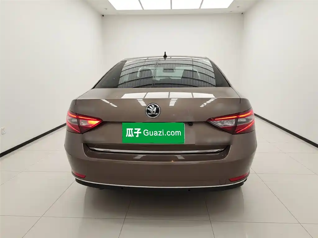 Škoda Superb 2016 TSI330 DSG Smart Edition фото 4