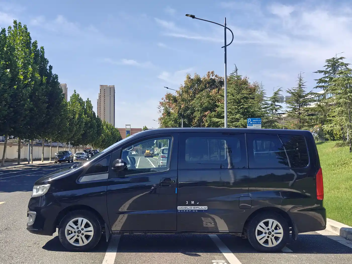 JAC Refine M3 2016 2016 IKEA Edition 1.6L Luxury Smart