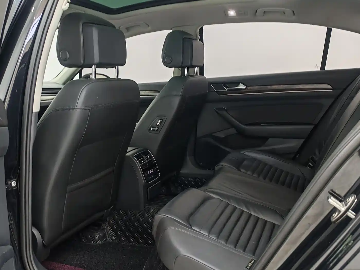 Volkswagen Magotan 2018 330TSI DSG Luxury фото 7