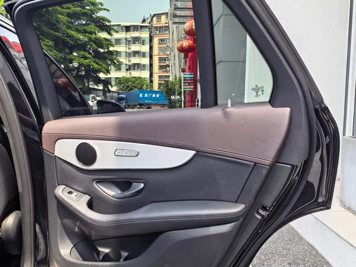 Mercedes-Benz GLC 2021 GLC 260 L 4MATIC Sporty фото 16