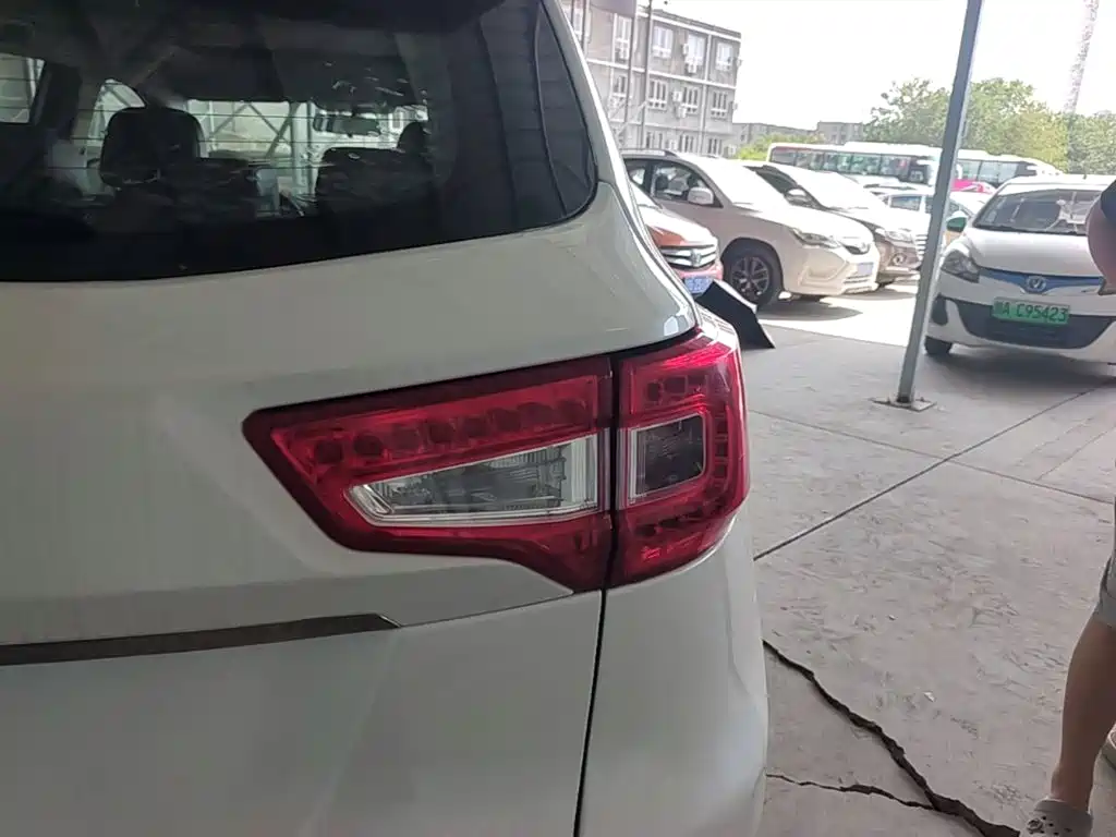 Photo 8 - Changan CS75