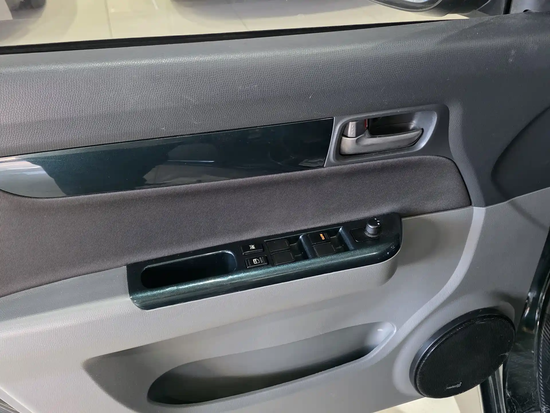 Photo 6 - Suzuki Swift