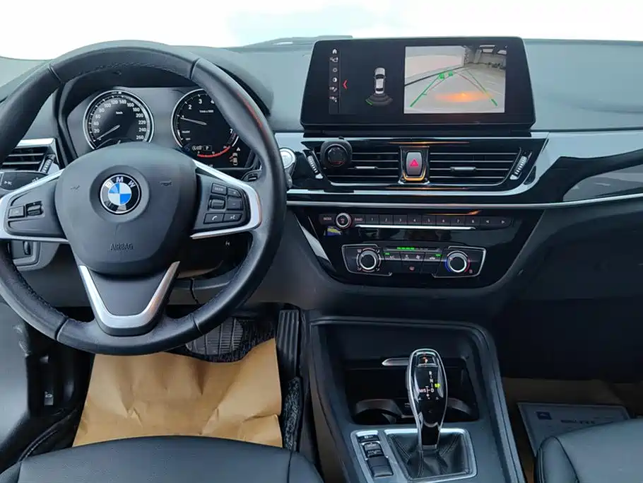 BMW 1 Series 2022 120i M Sport фото 6