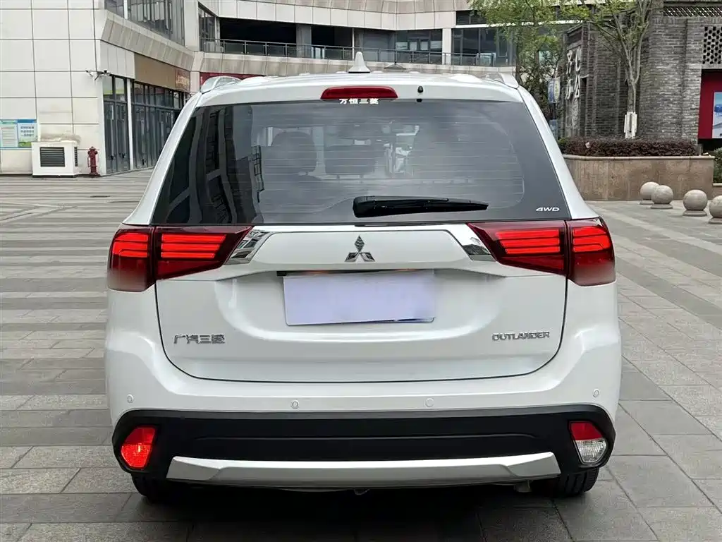 Mitsubishi Outlander 2018 2.4L 4WD Elite Edition 5-seater фото 6