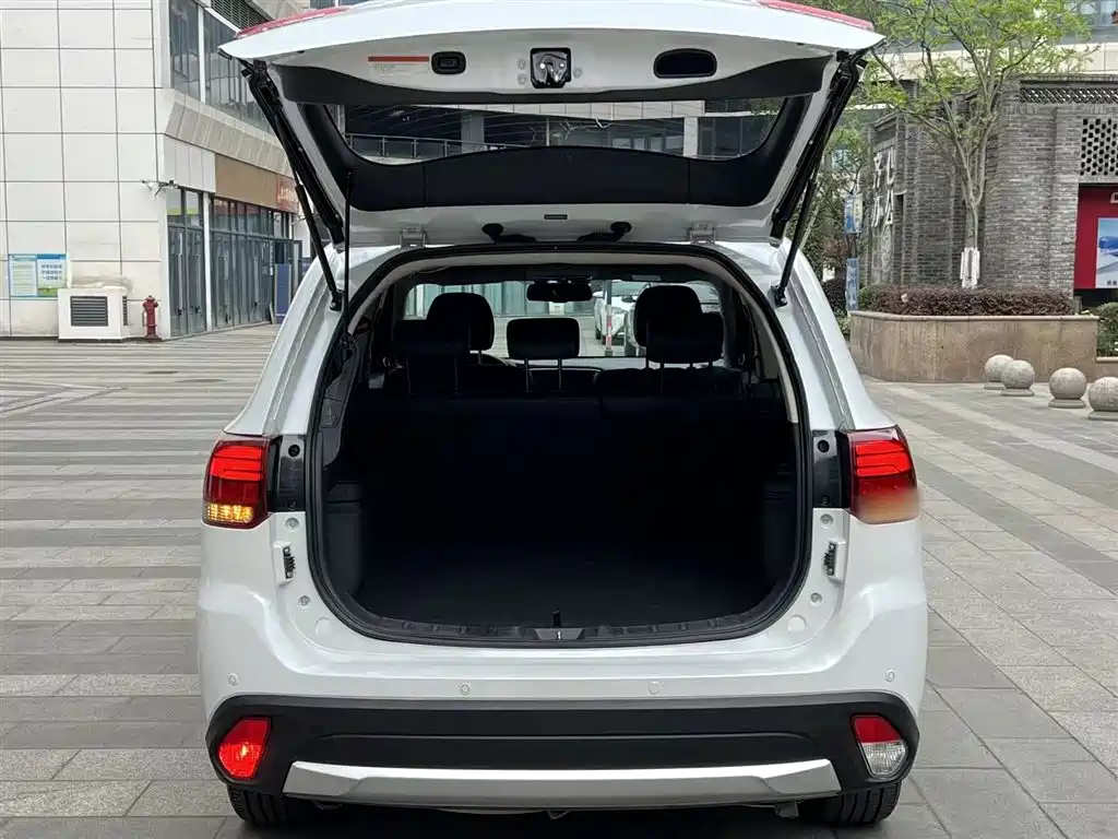 Mitsubishi Outlander 2018 2.4L 4WD Elite Edition 5-seater фото 19