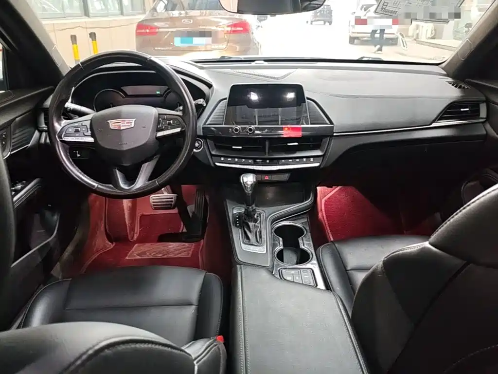 Фото 10 - Cadillac CT4