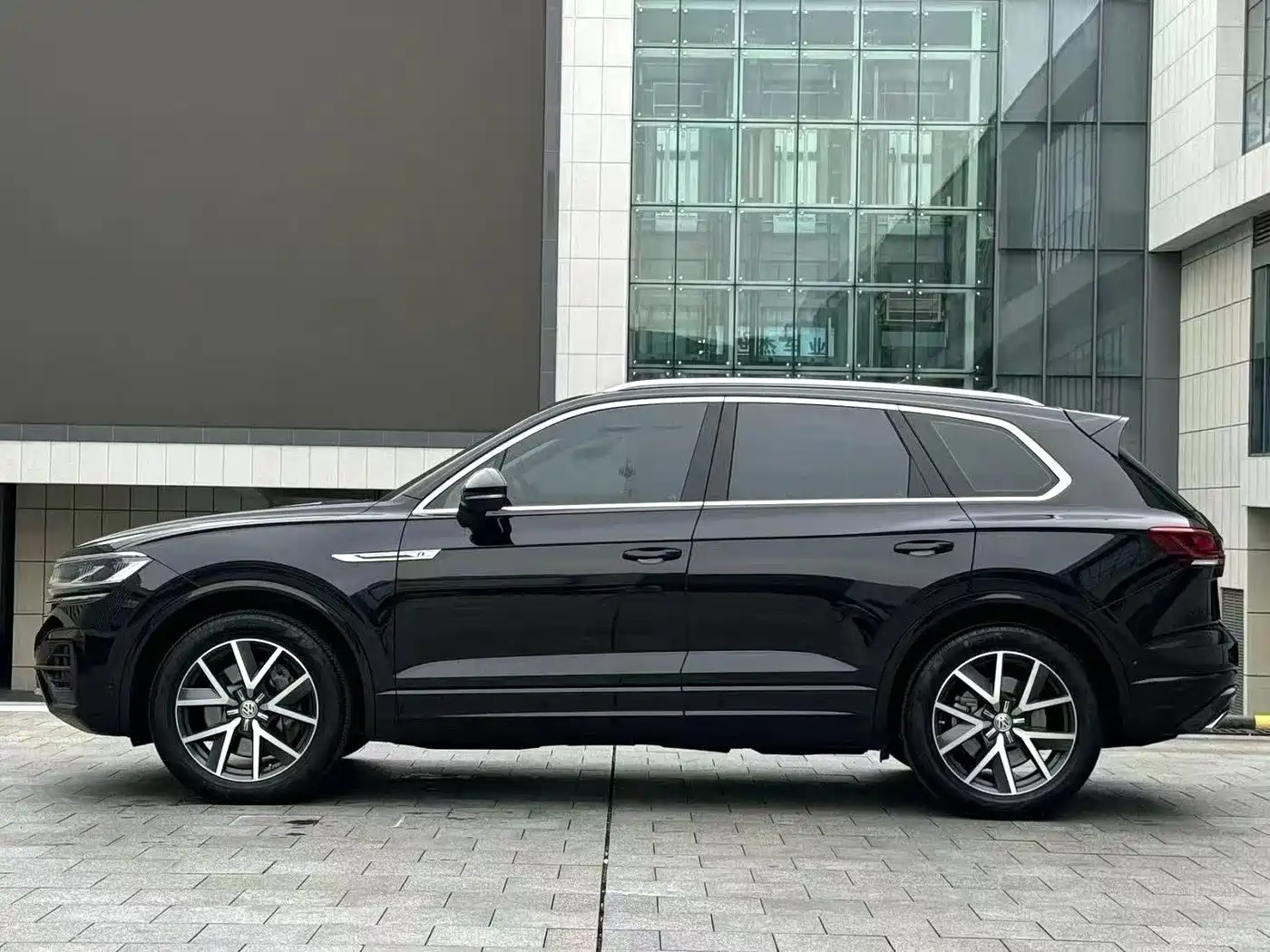 Volkswagen Touareg 2019 3.0TSI Sharp Edge Edition China V фото 2