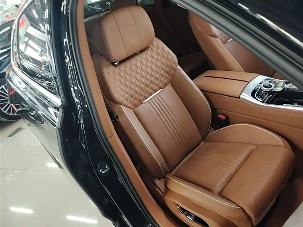 Hongqi H9 2020 2.0T Smart Connection Qi Chang Edition фото 20