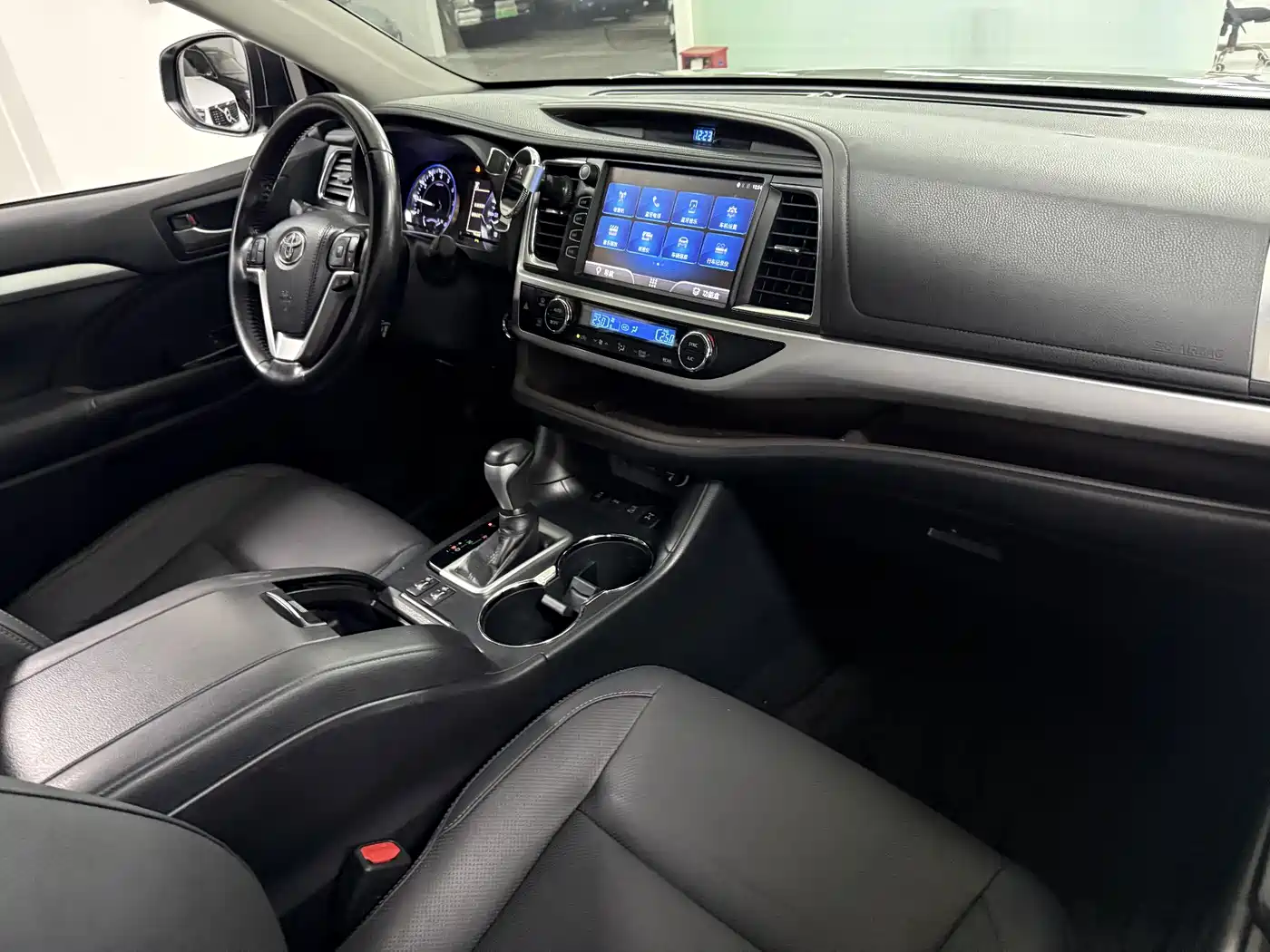 Toyota Highlander 2018 2.0T 4WD Luxury 7-seater China VI фото 18