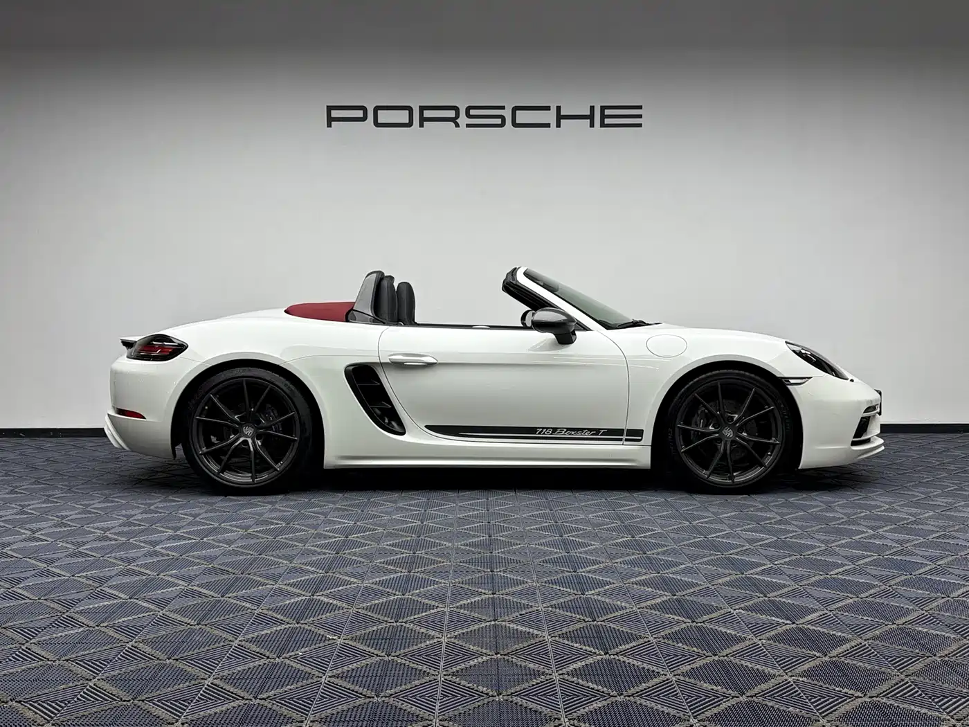 Porsche 718 2019 Boxster T 2.0T фото 16