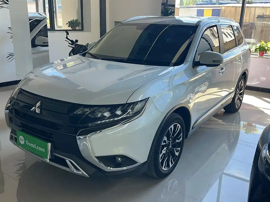 Mitsubishi Outlander 2019 2.4L 4WD Deluxe Edition 5-Seater China VI фото 2