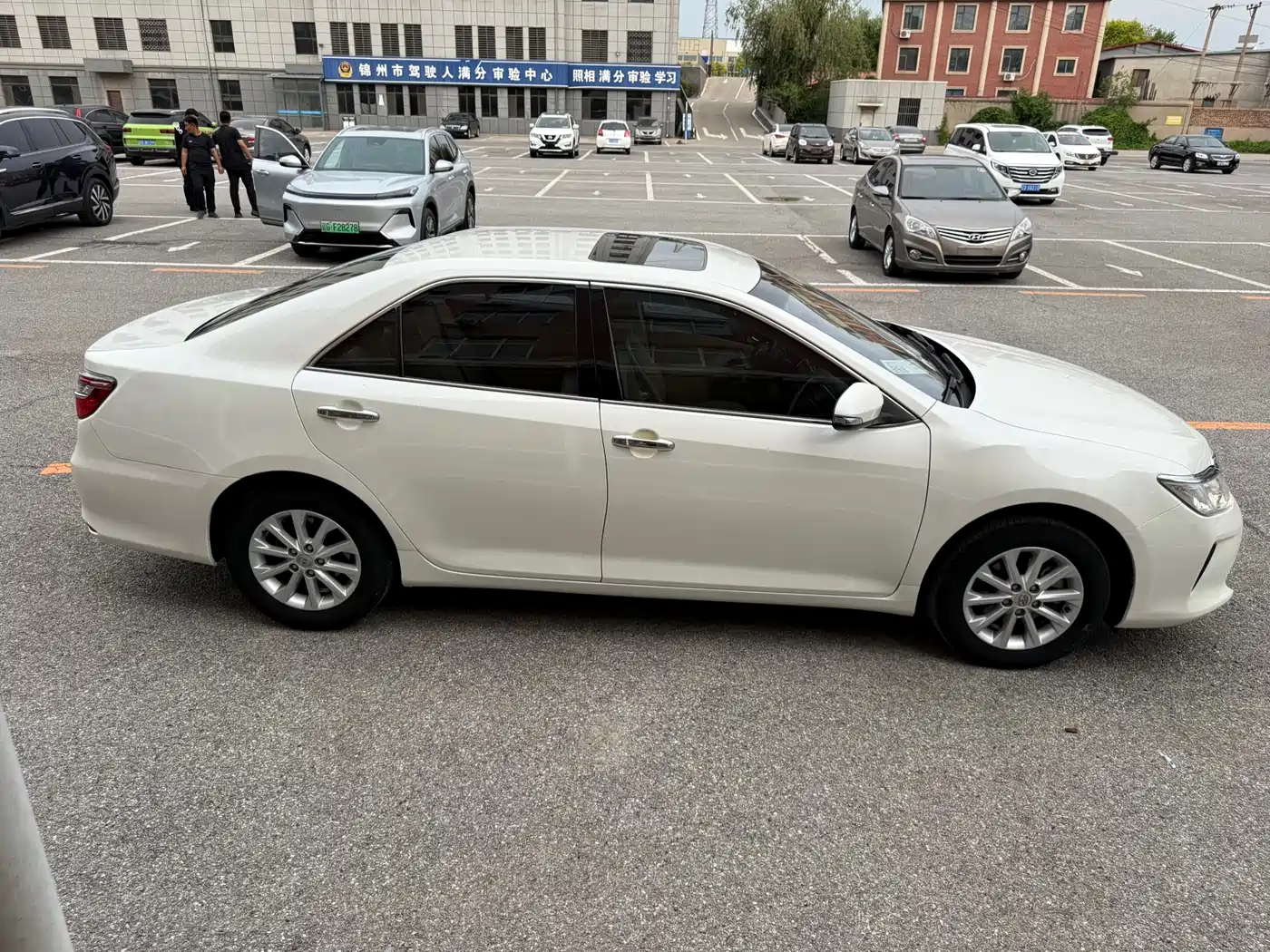 Toyota Camry 2015 2.0E Elite Edition фото 10