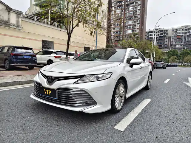 TOYOTA CAMRY