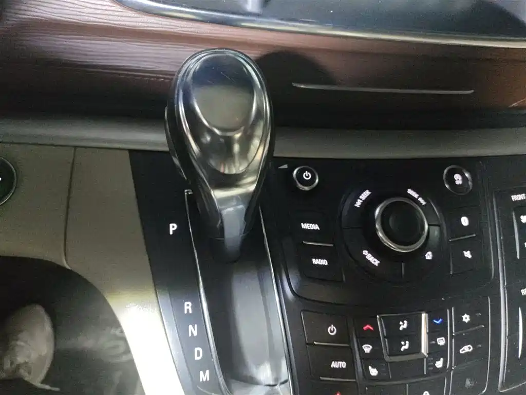 Buick GL8 2018 28T Premium Model China VI фото 7