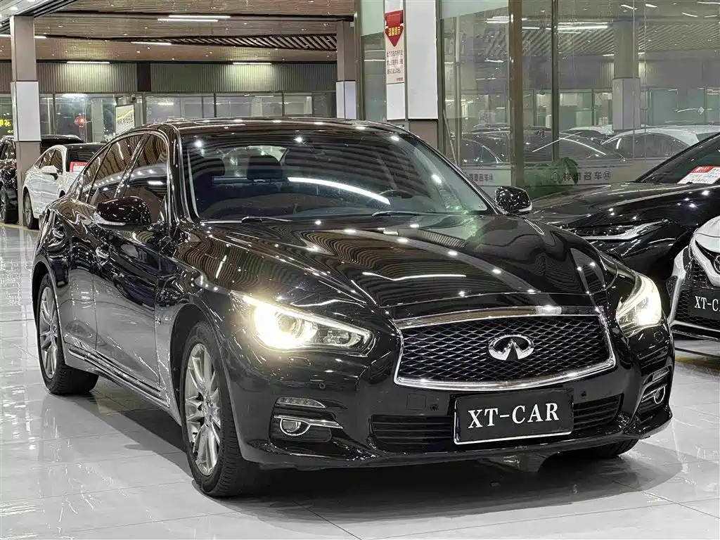 Photo 3 - Infiniti Q50L