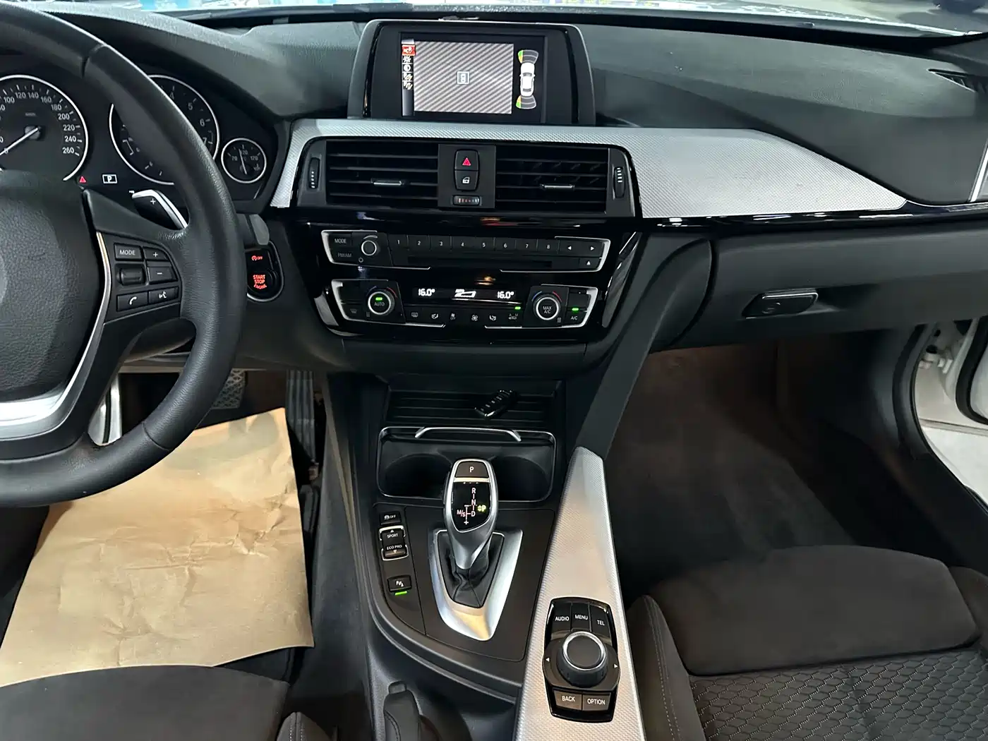 BMW 3 Series 2017 320i M Sport фото 14